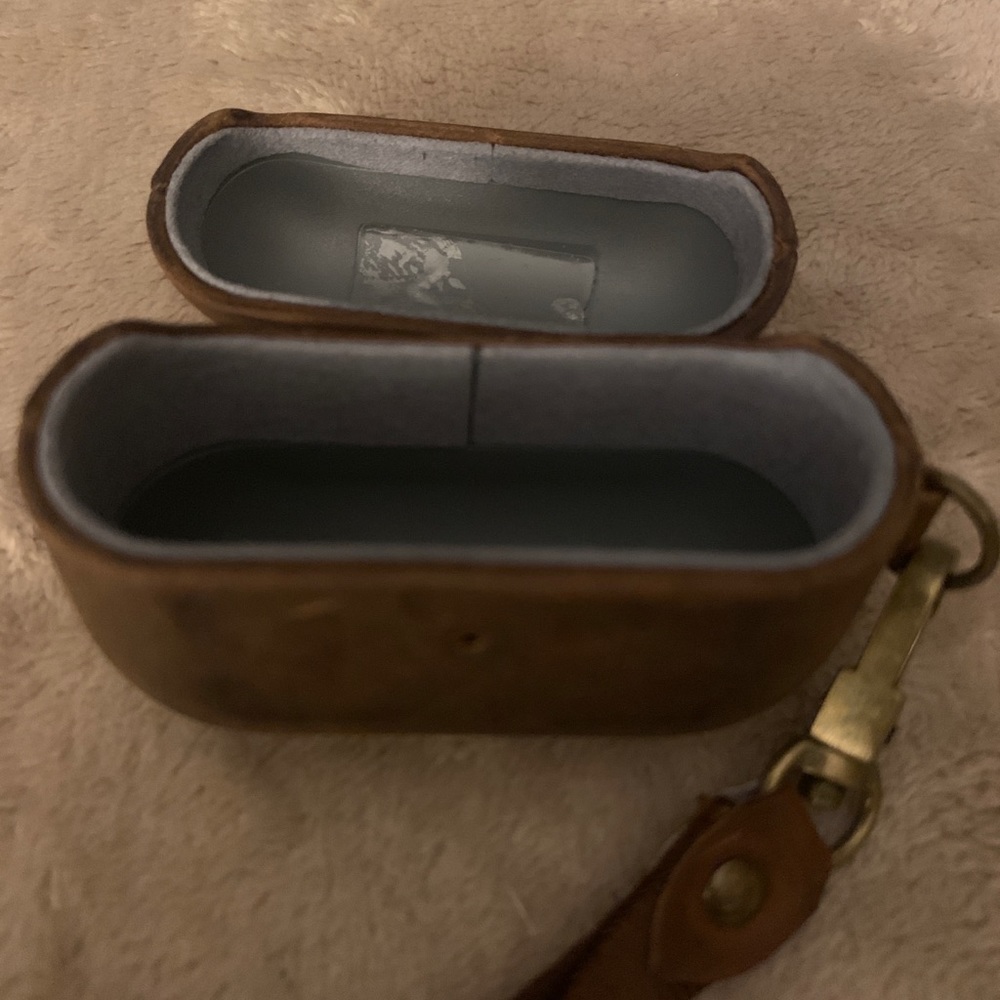 AirPod pro case - Picture 3 of 4